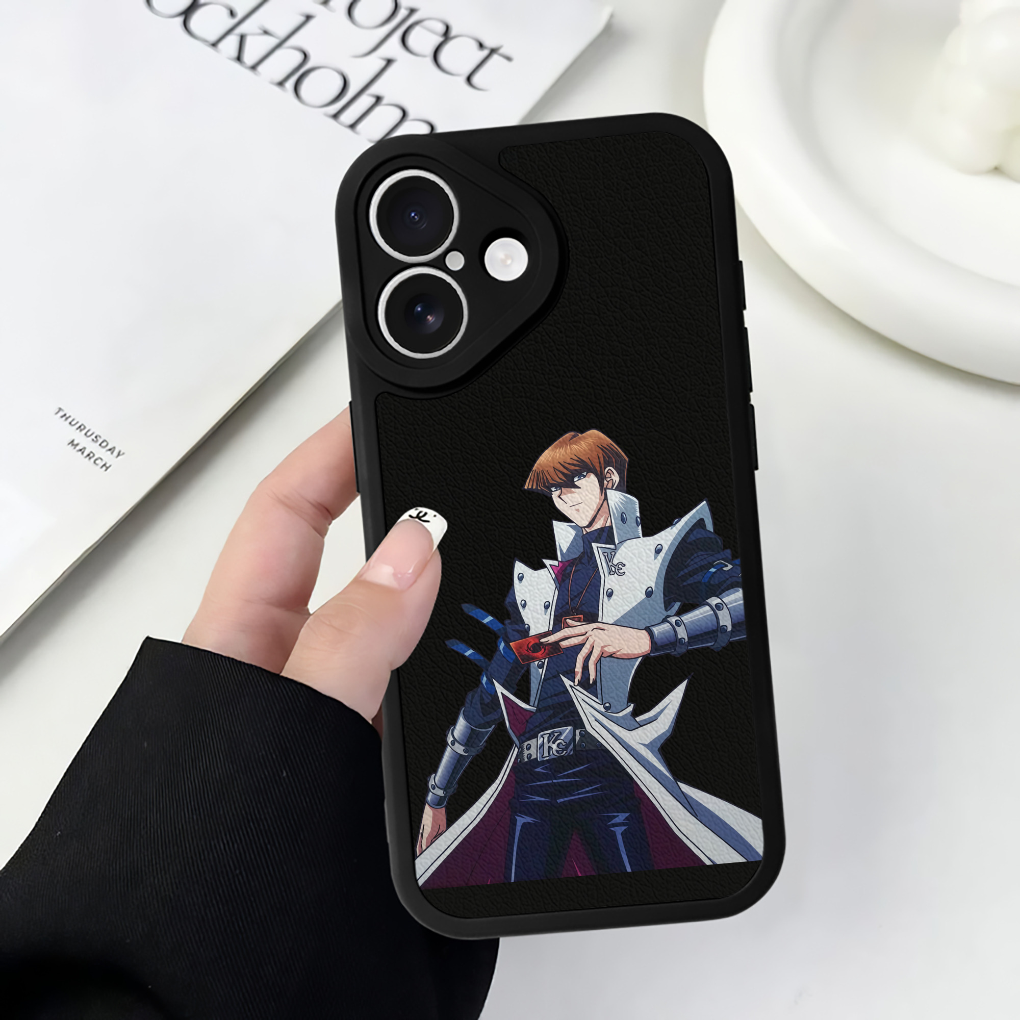 遊☆戯☆王 Yu-Gi-Oh! 【iPhone 16シリーズ対応】シリコンスマホケース（レザー調） 材質：シリコン